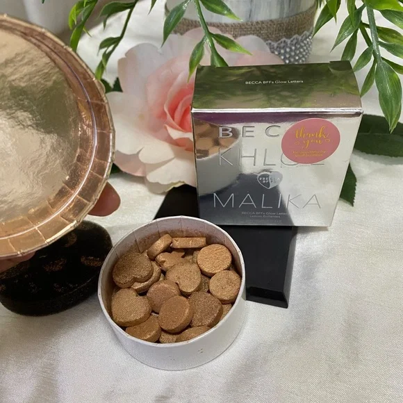 BECCA KHLOE MALIKA BECCA BFFs GLOW LETTERS 0.28 oz SWEETHEARTS - Picture 5 of 7